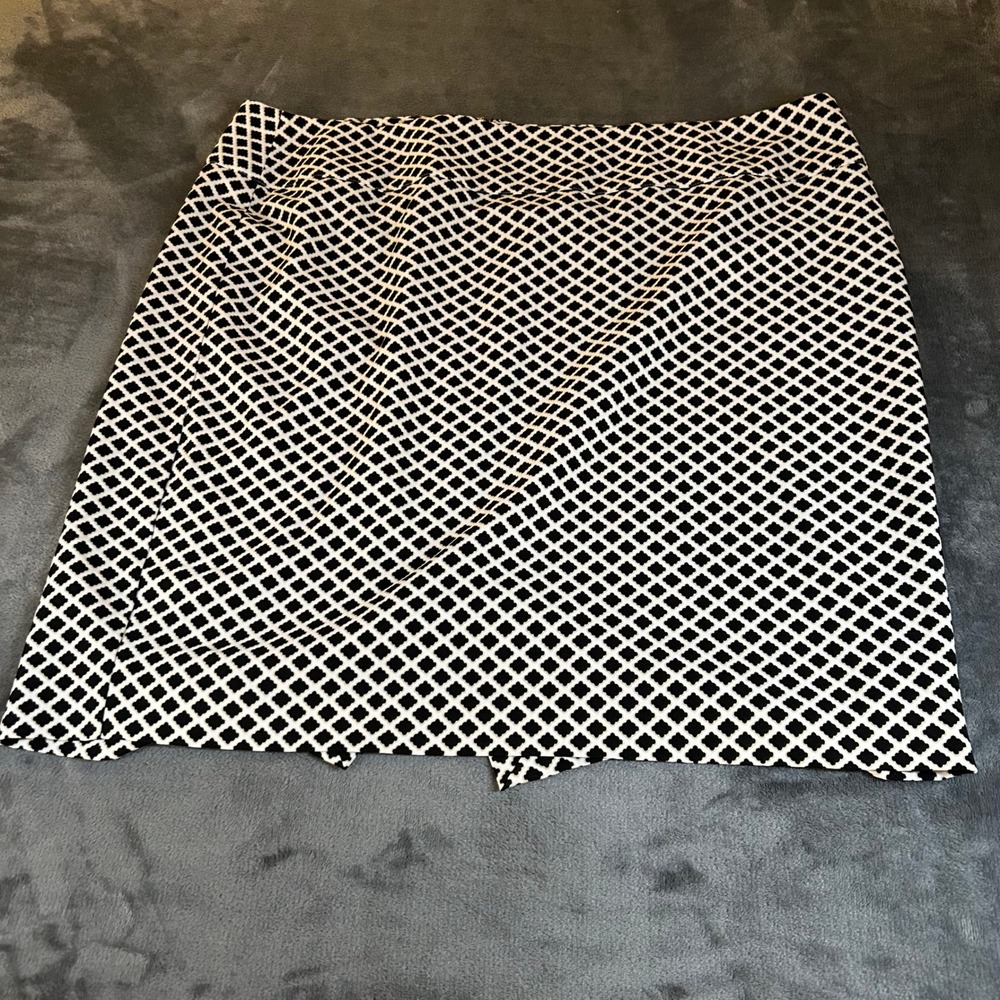 Lane Bryant Black & White Geometric Print Pencil Skirt Womens size 24 48x23.5"